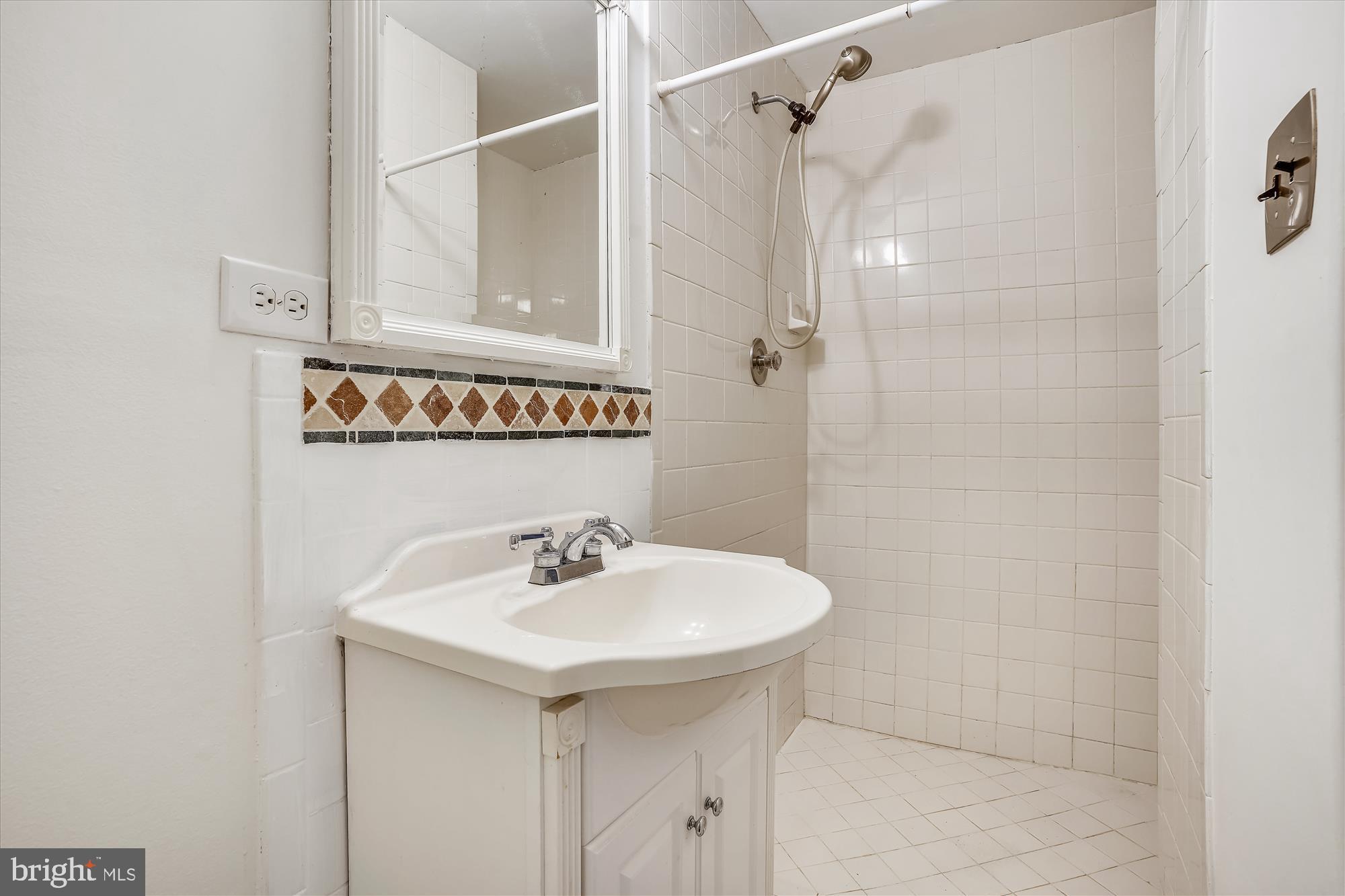 LAKE RIDGE- COLBY - Residential Lease