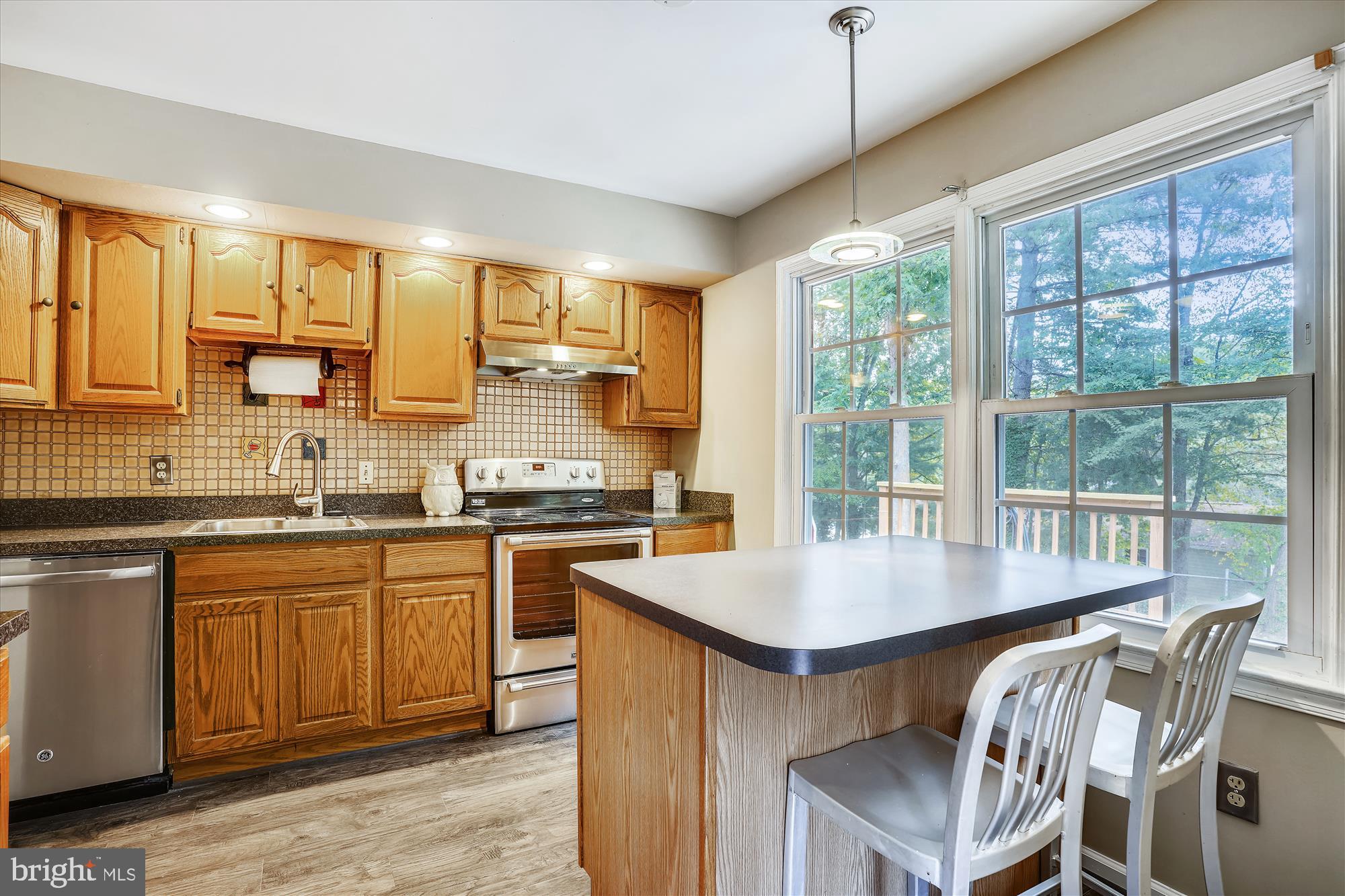 LAKE RIDGE- COLBY - Residential Lease