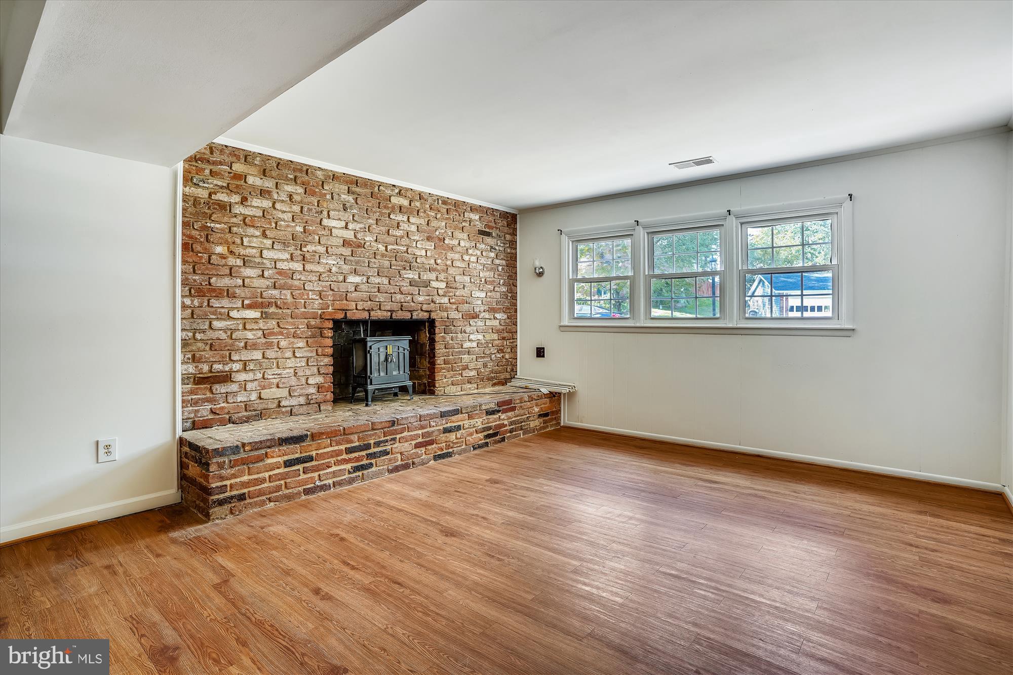 LAKE RIDGE- COLBY - Residential Lease