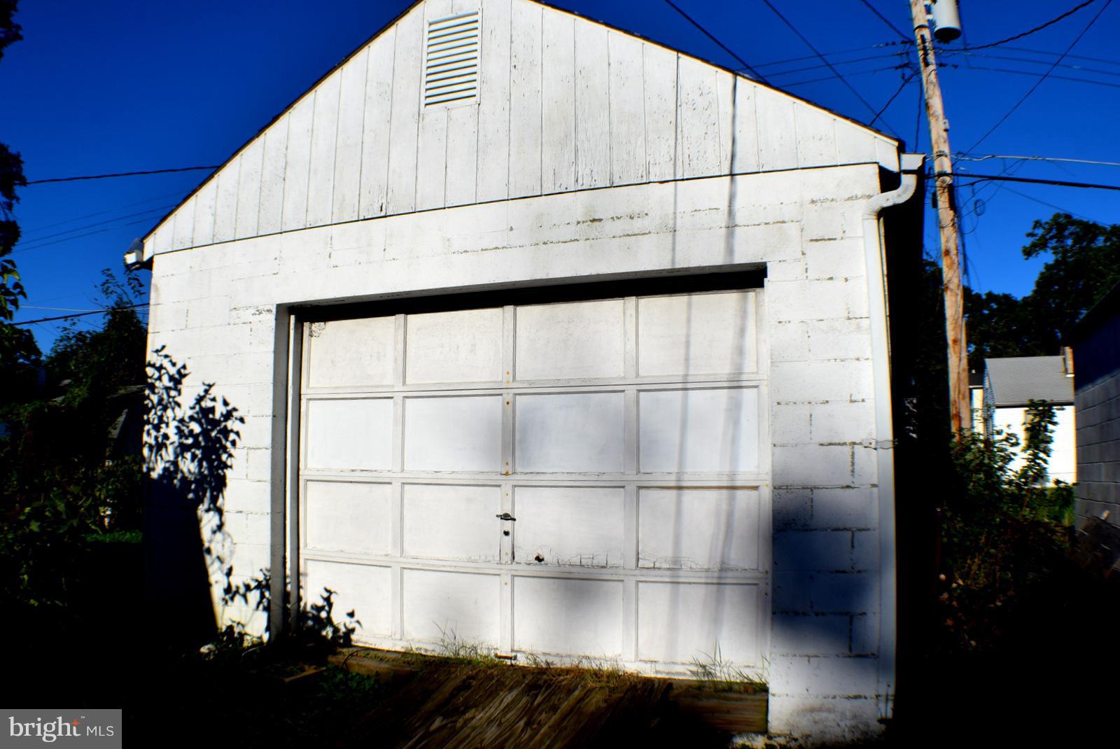 EDGEWATER - Residential