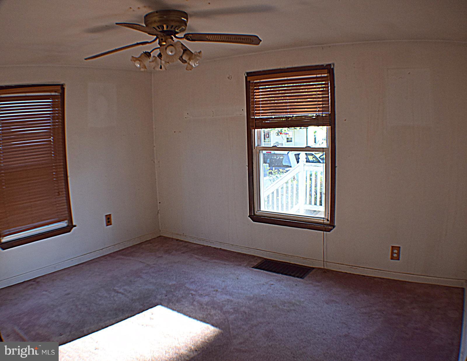 EDGEWATER - Residential