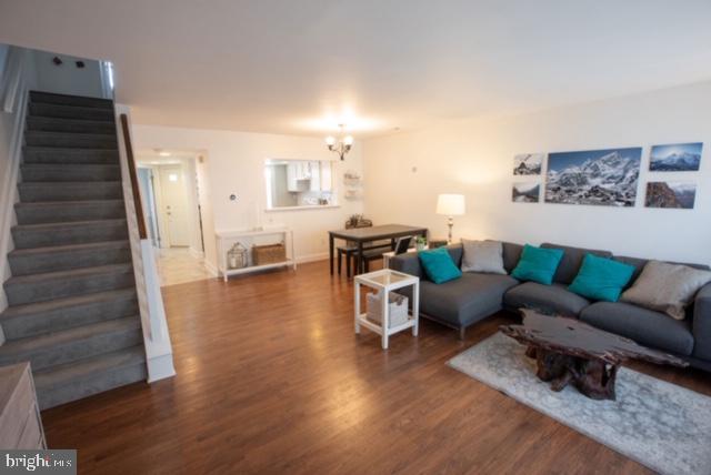 VILLAGE SHIRES - Residential