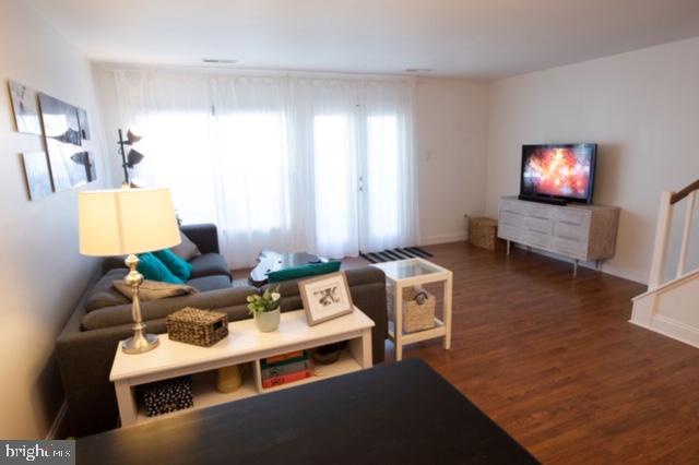 VILLAGE SHIRES - Residential