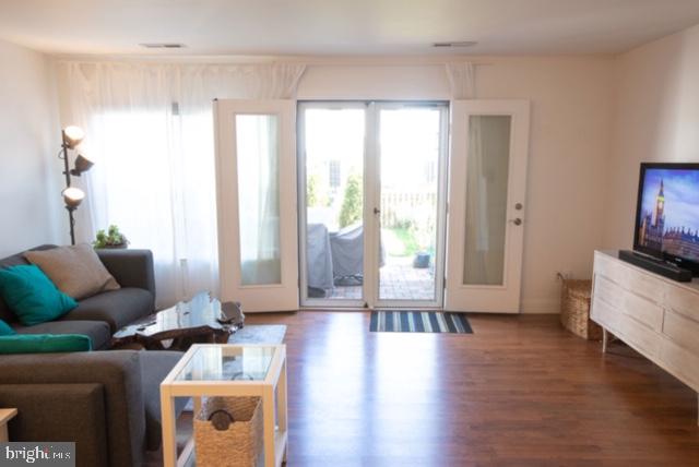 VILLAGE SHIRES - Residential