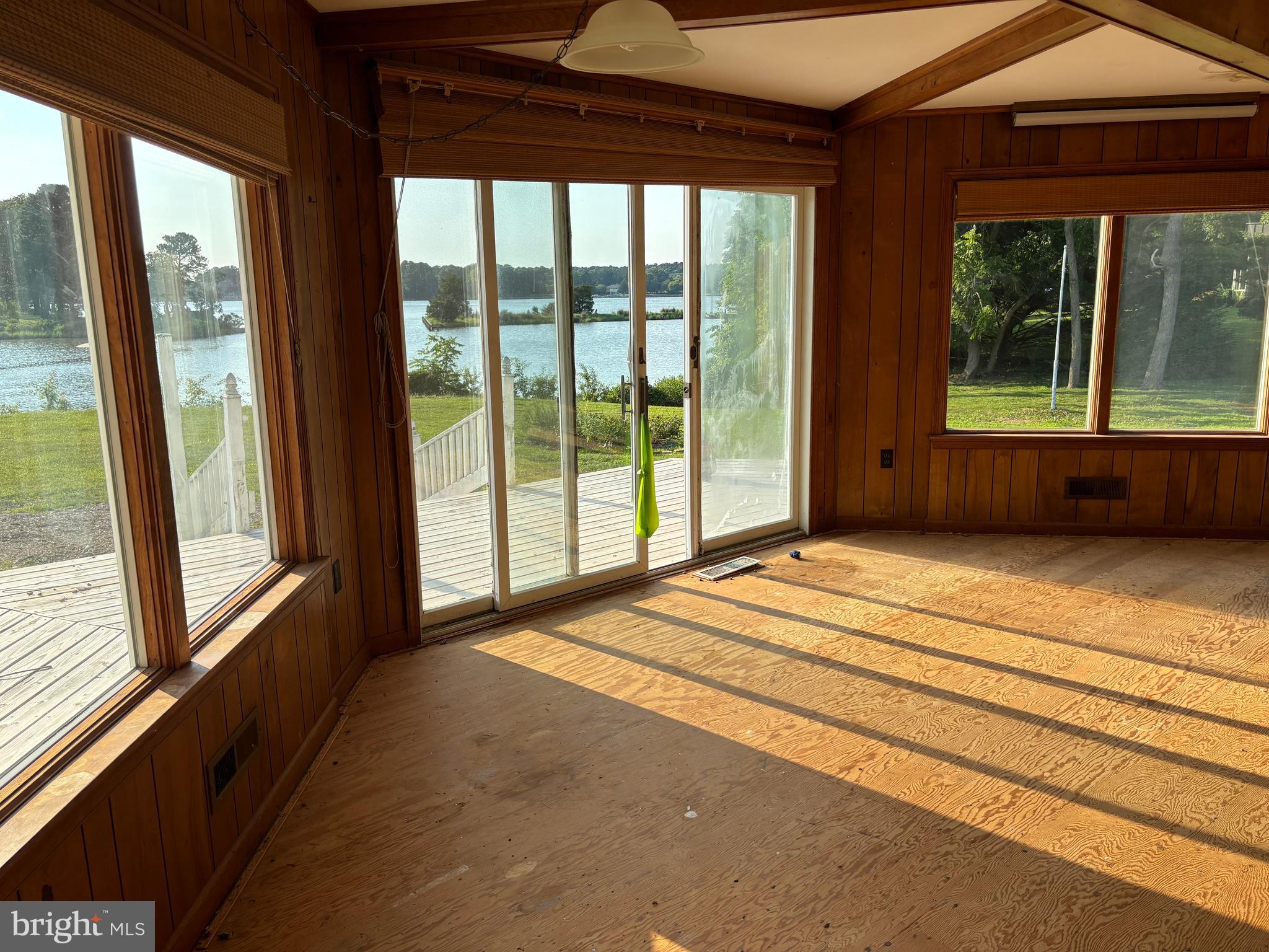 BAILEYS NECK - Residential