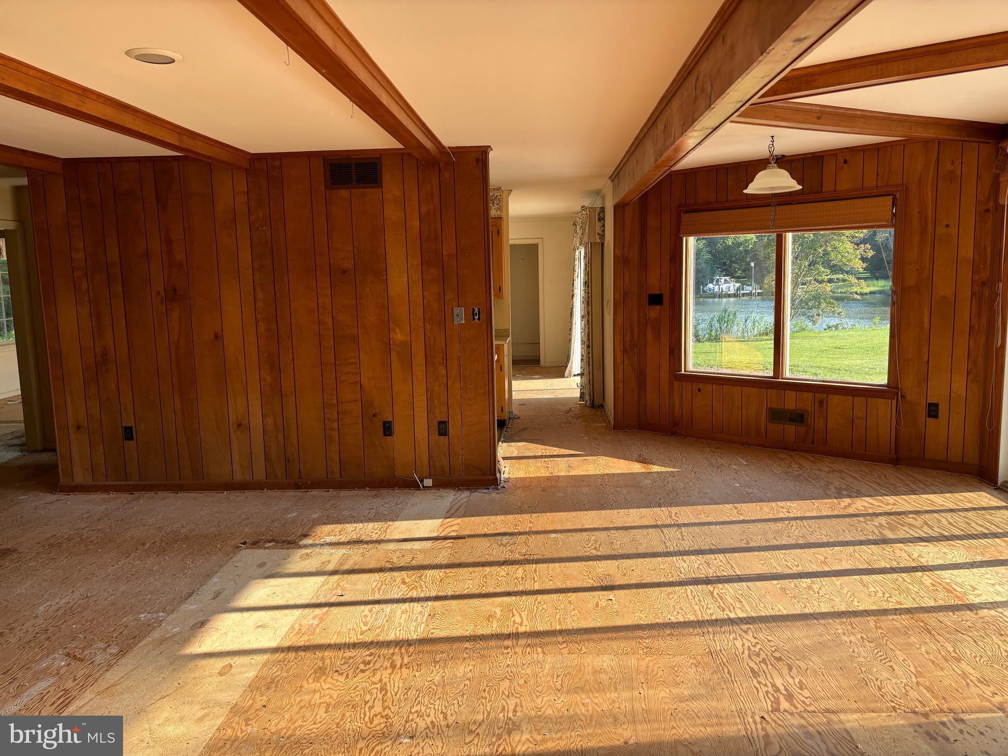 BAILEYS NECK - Residential