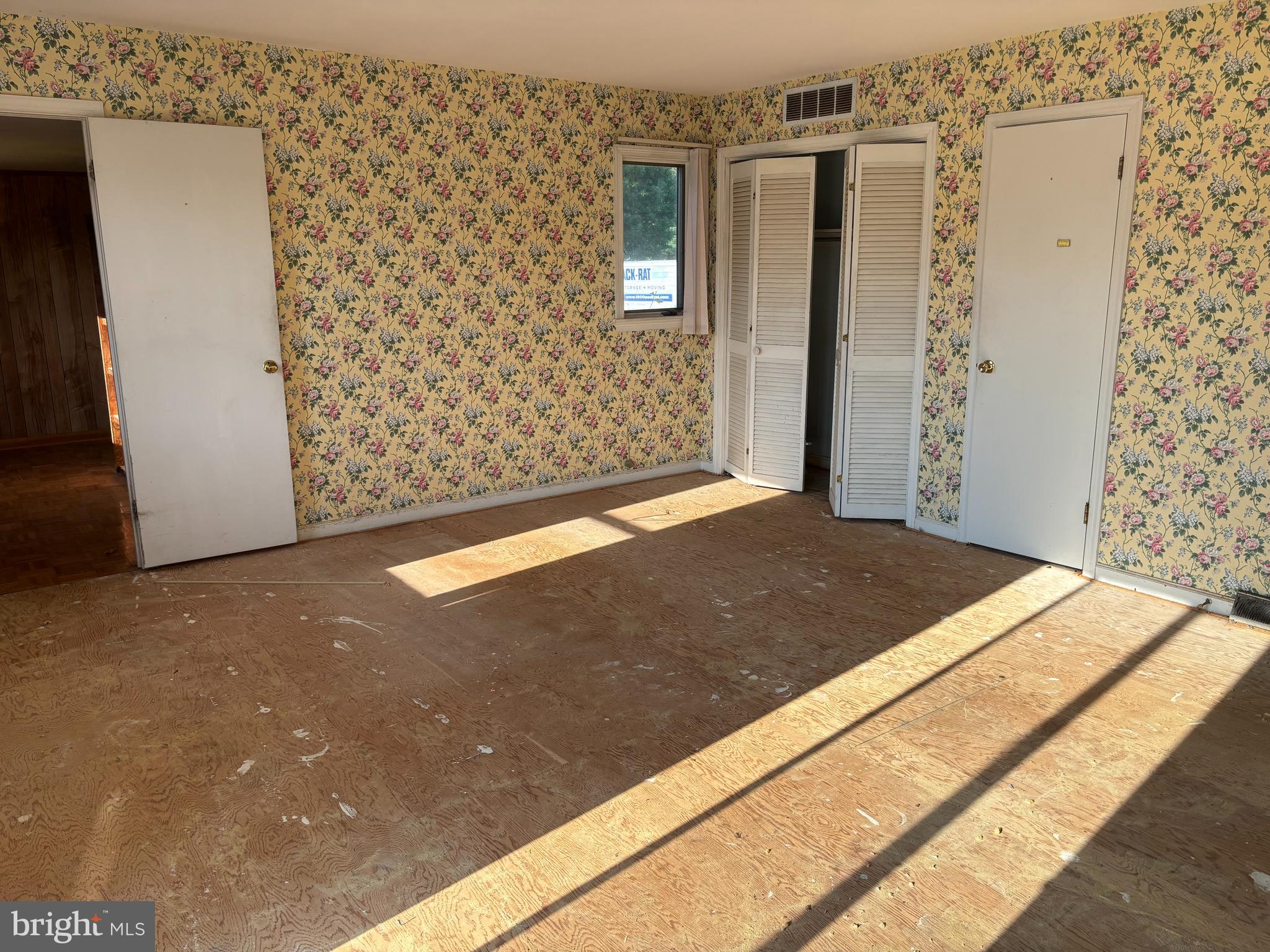 BAILEYS NECK - Residential