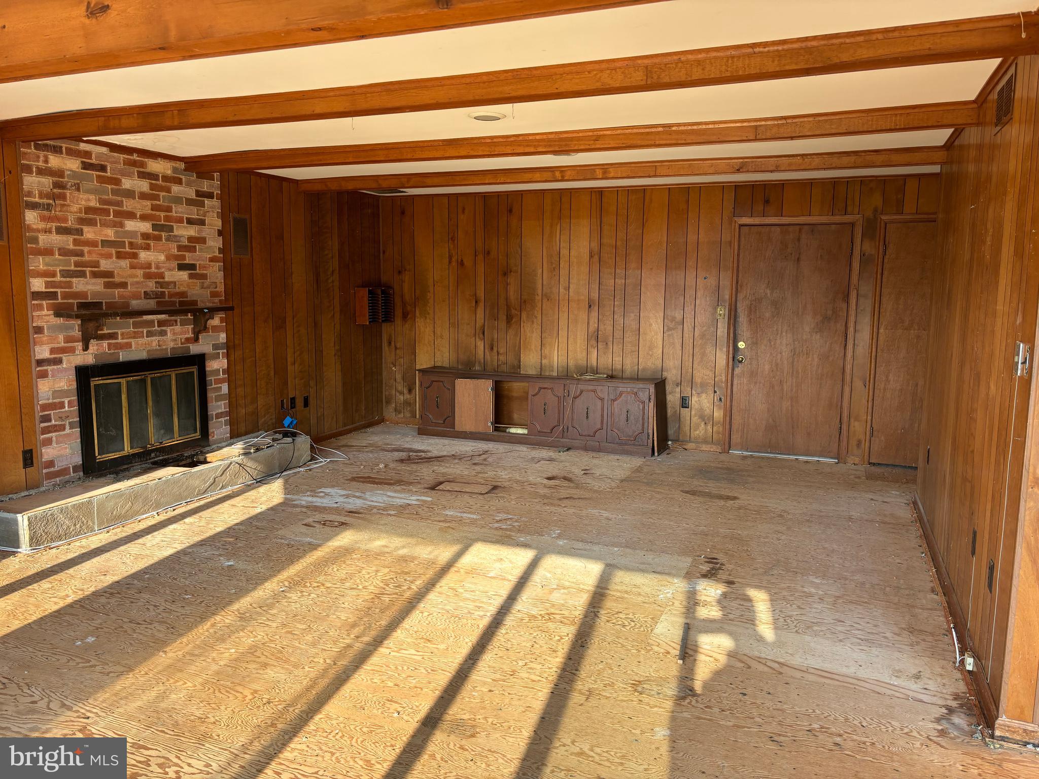 BAILEYS NECK - Residential