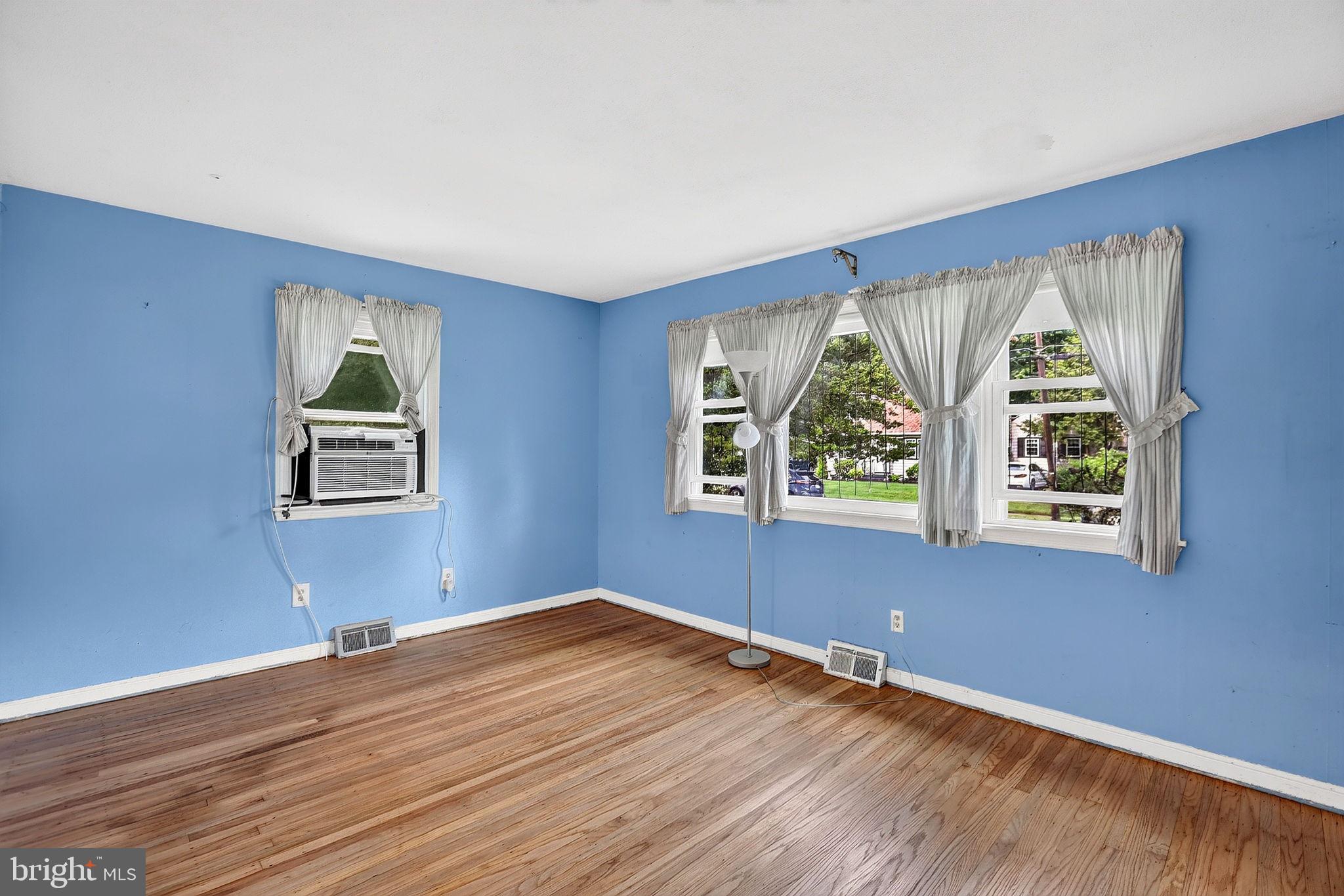 303 WYNNEWOOD ROAD