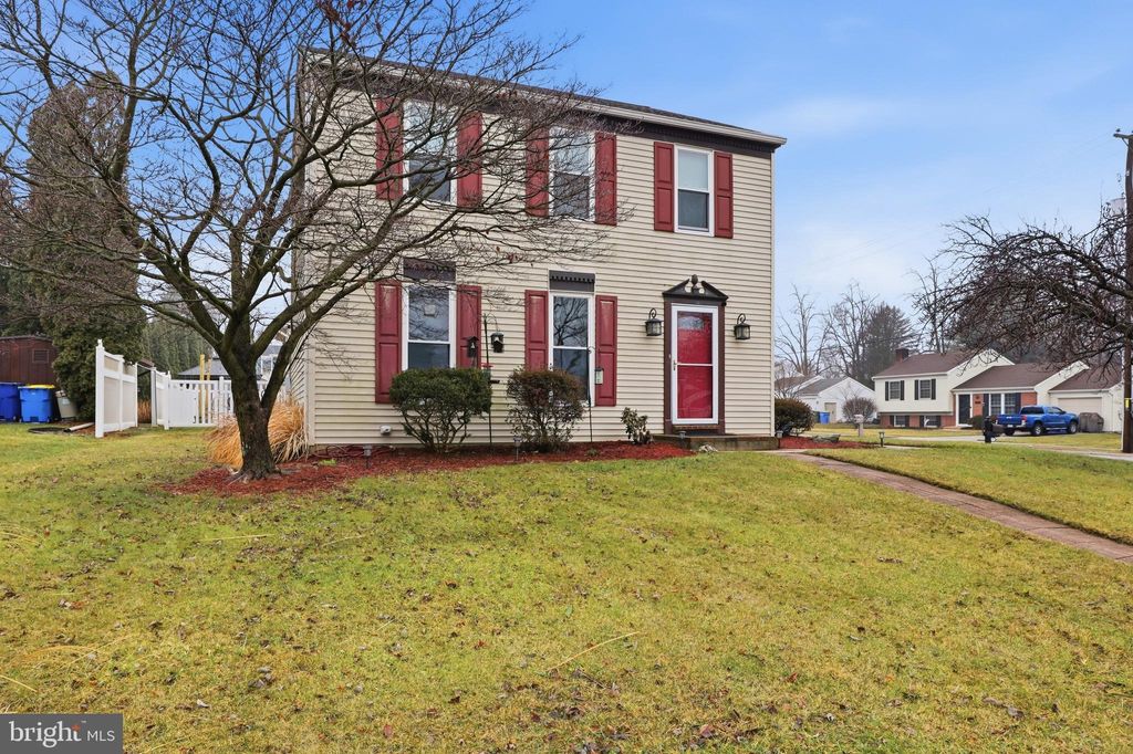 Photo of 3512 Heritage Dr, YORK, PA 17402 (MLS # PAYK2098424)