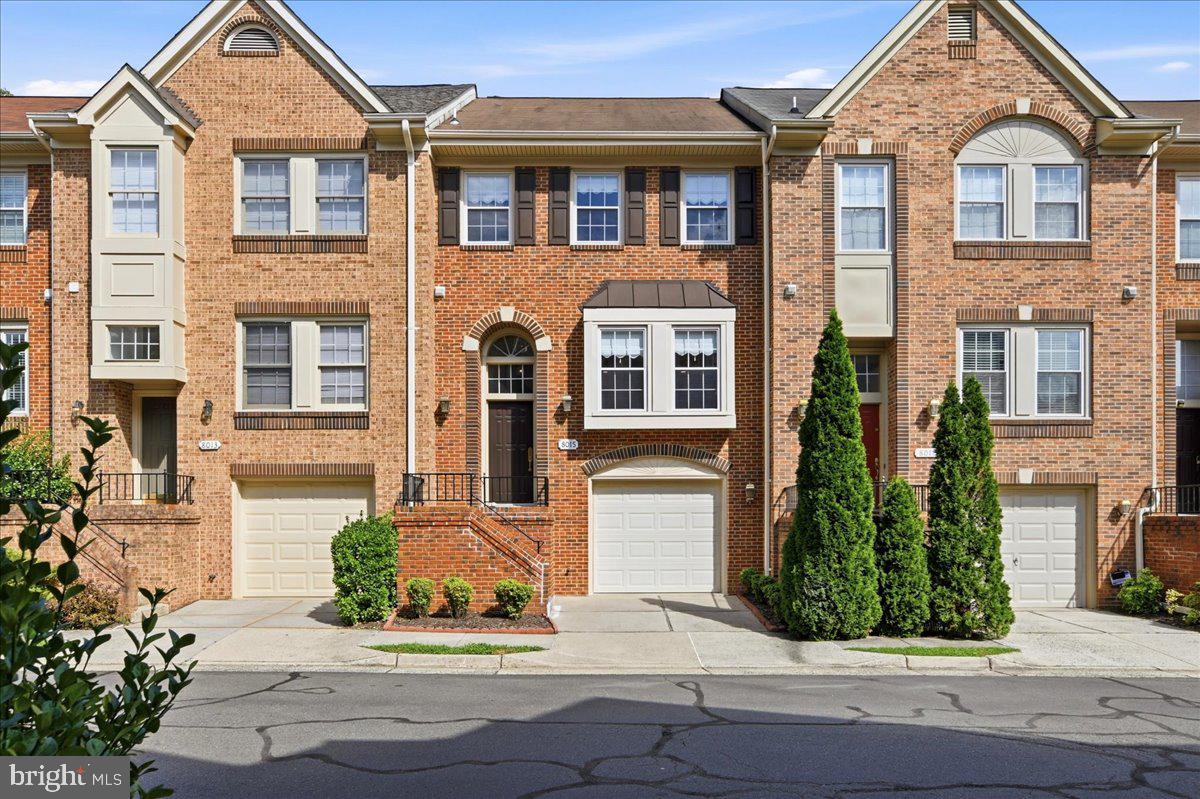 8015 MERRY OAKS COURT