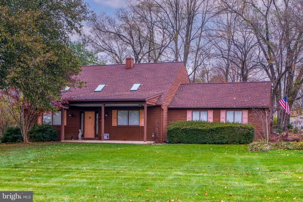 Photo of 622 Shelley Court, LITITZ, PA 17543 (MLS # PALA2080180)