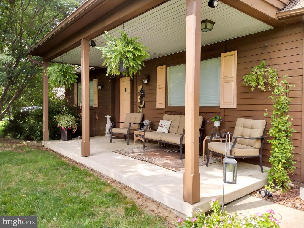 Photo of 622 Shelley Court, LITITZ, PA 17543 (MLS # PALA2080180)