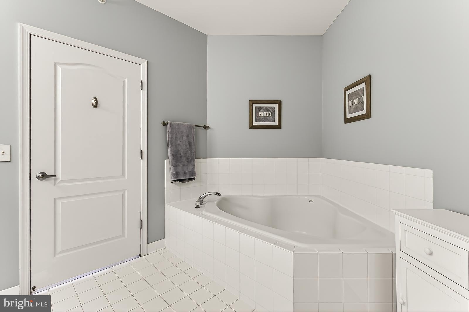 POTOMAC POINTE CONDOMINI - Residential