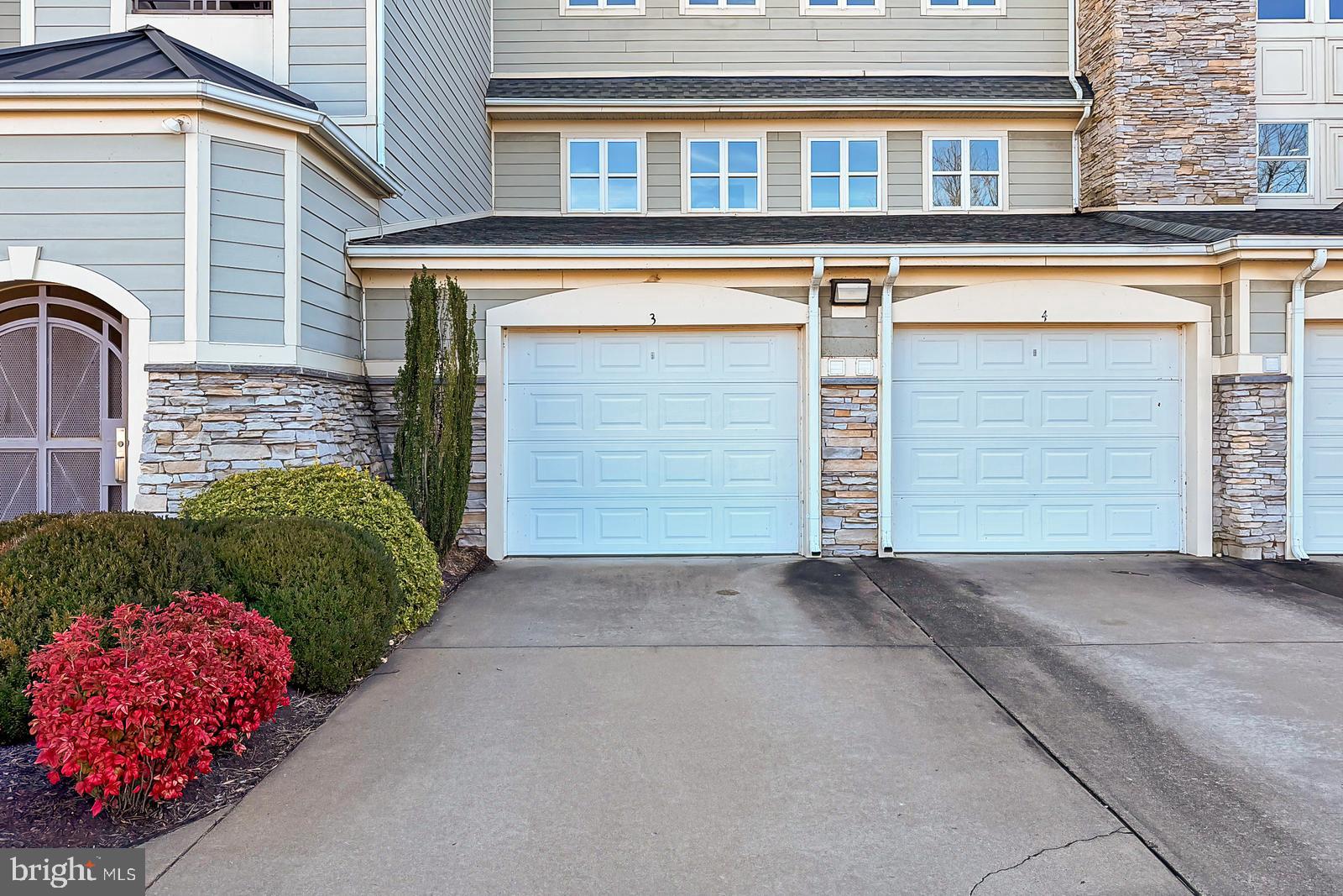 POTOMAC POINTE CONDOMINI - Residential