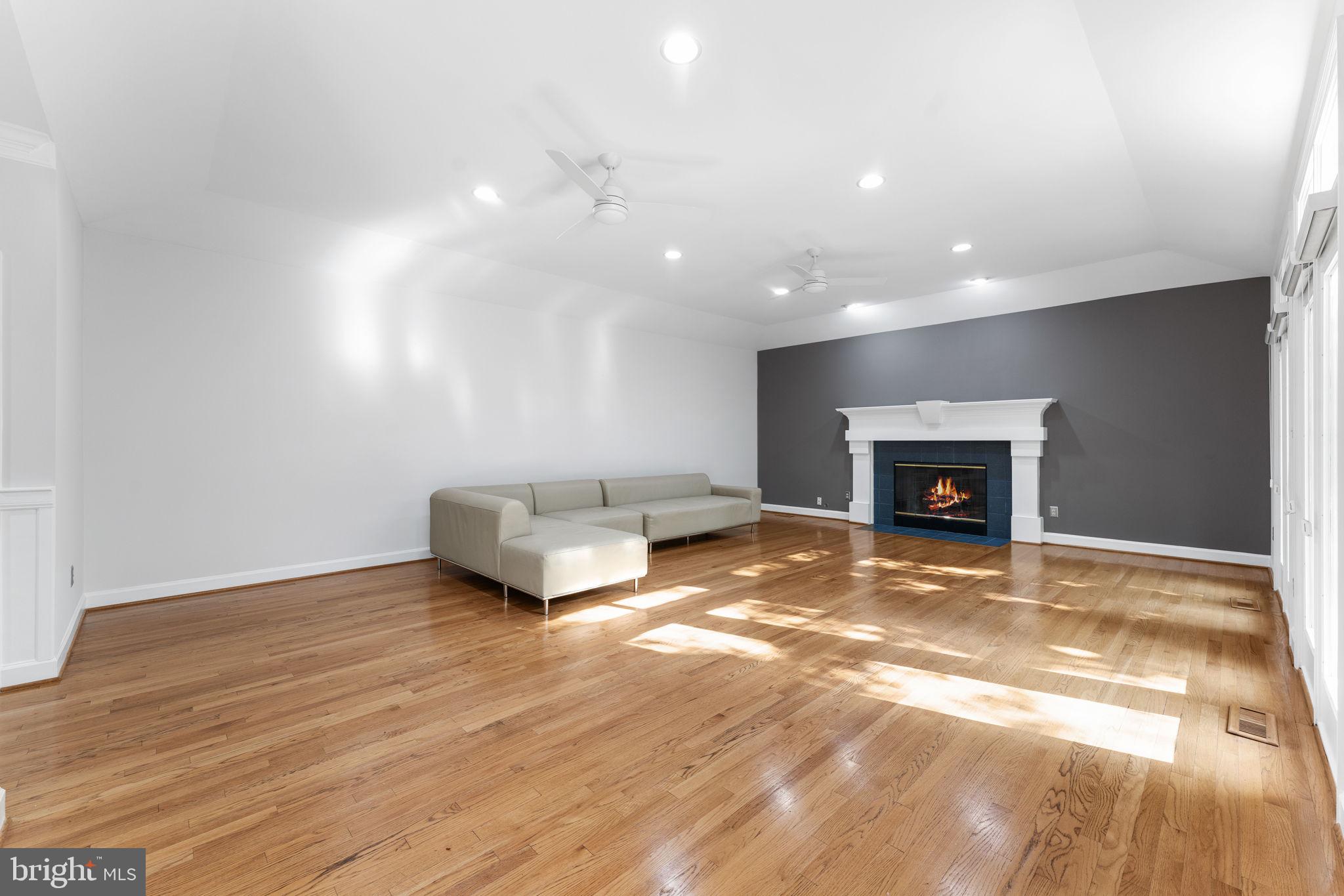 RESTON - Residential