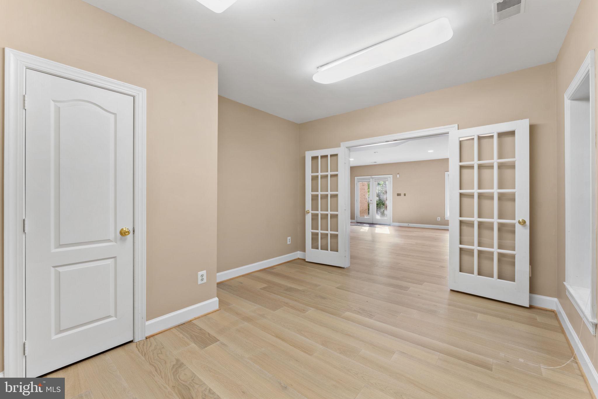 RESTON - Residential