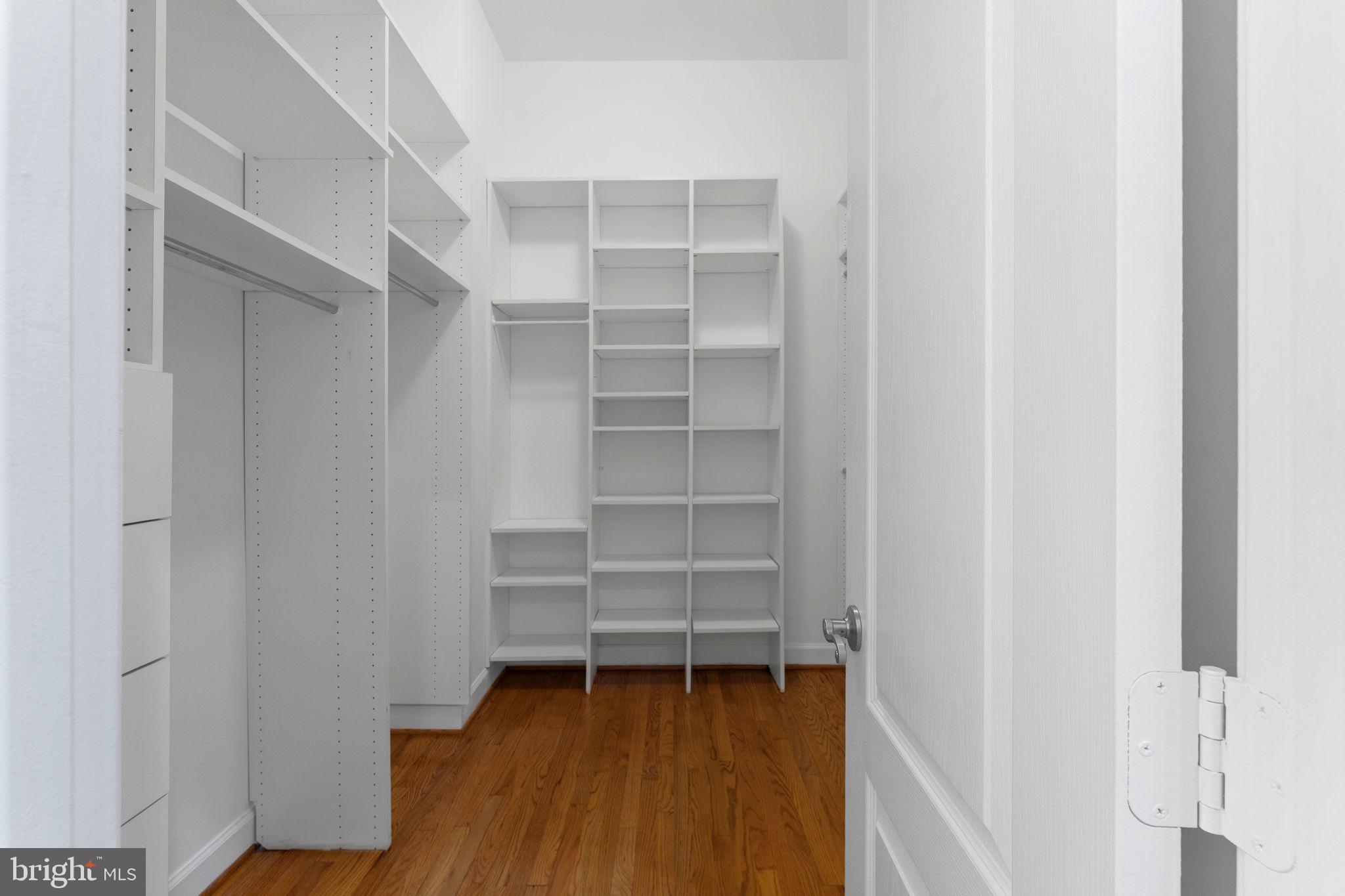 RESTON - Residential