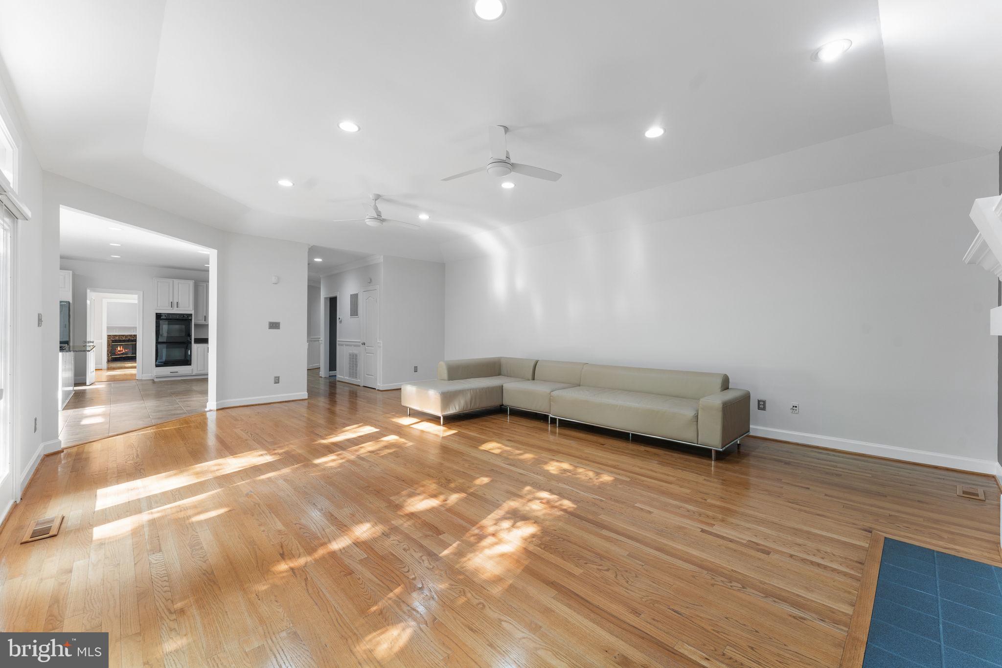 RESTON - Residential