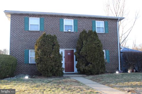 Photo of 1362 Blue Jay Drive, LANCASTER, PA 17601 (MLS # PALA2064230)