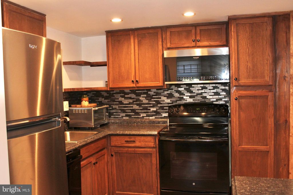 Photo of 1362 Blue Jay Drive, LANCASTER, PA 17601 (MLS # PALA2064230)