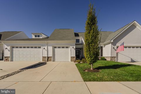 Photo of 1428 Whispering Woods Road, MIDDLETOWN, DE 19709 (MLS # DENC2090658)