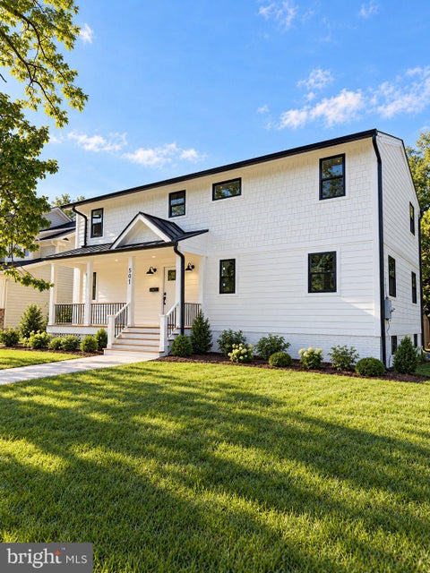 Photo of 501 Delano Drive SE, VIENNA, VA 22180 (MLS # VAFX2344980)