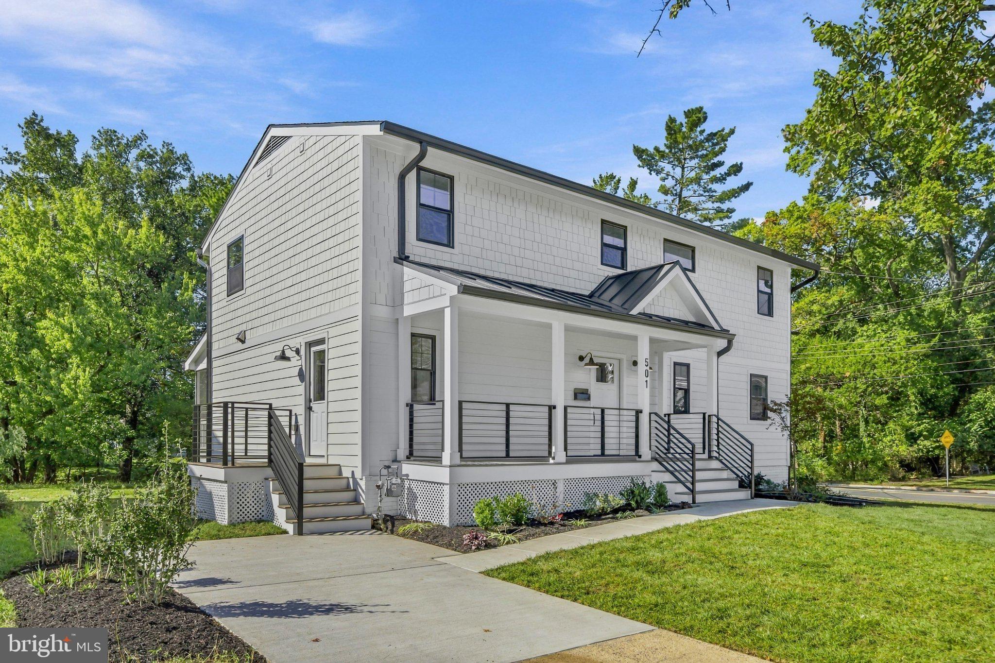 501 DELANO DRIVE SE