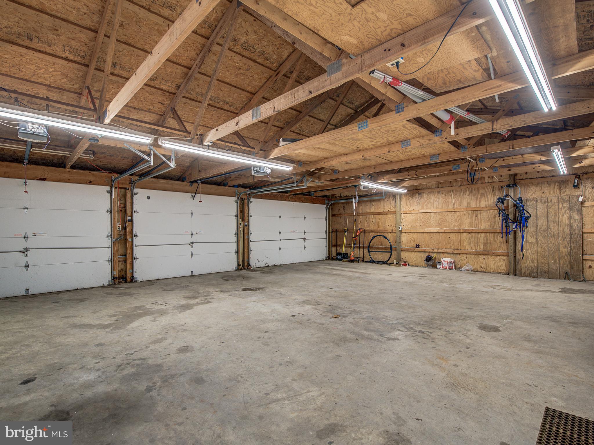 HOLLAND CLIFF SHORES - Residential