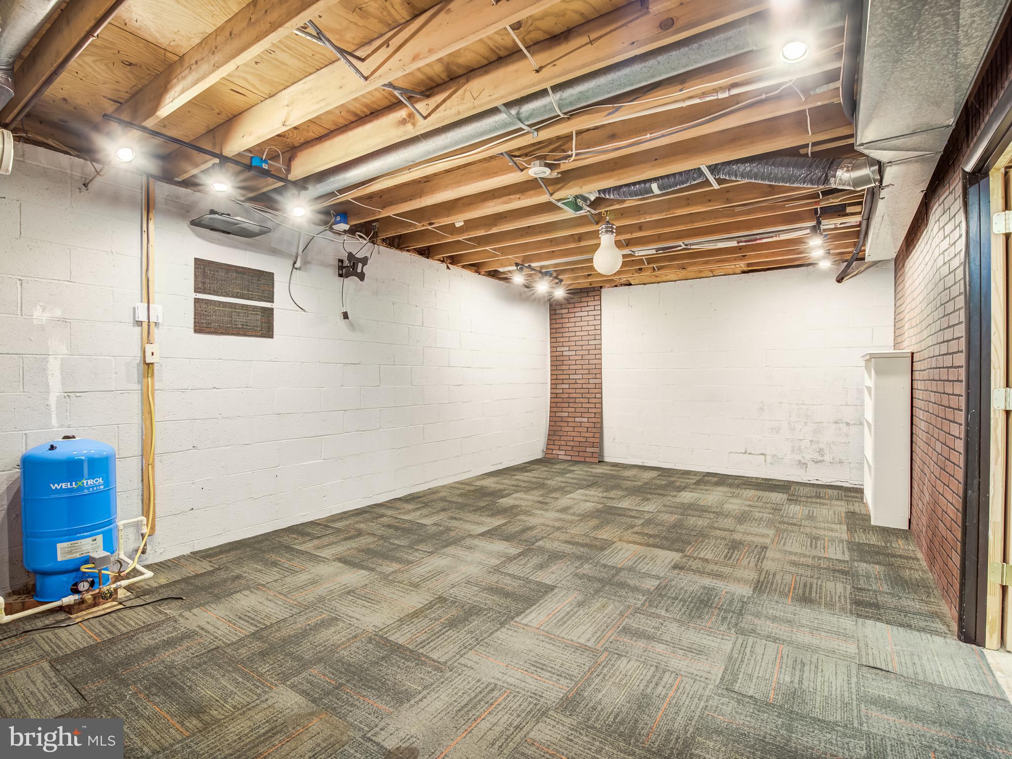 HOLLAND CLIFF SHORES - Residential