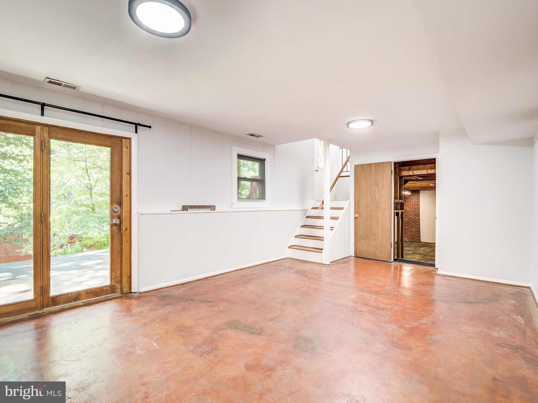 HOLLAND CLIFF SHORES - Residential