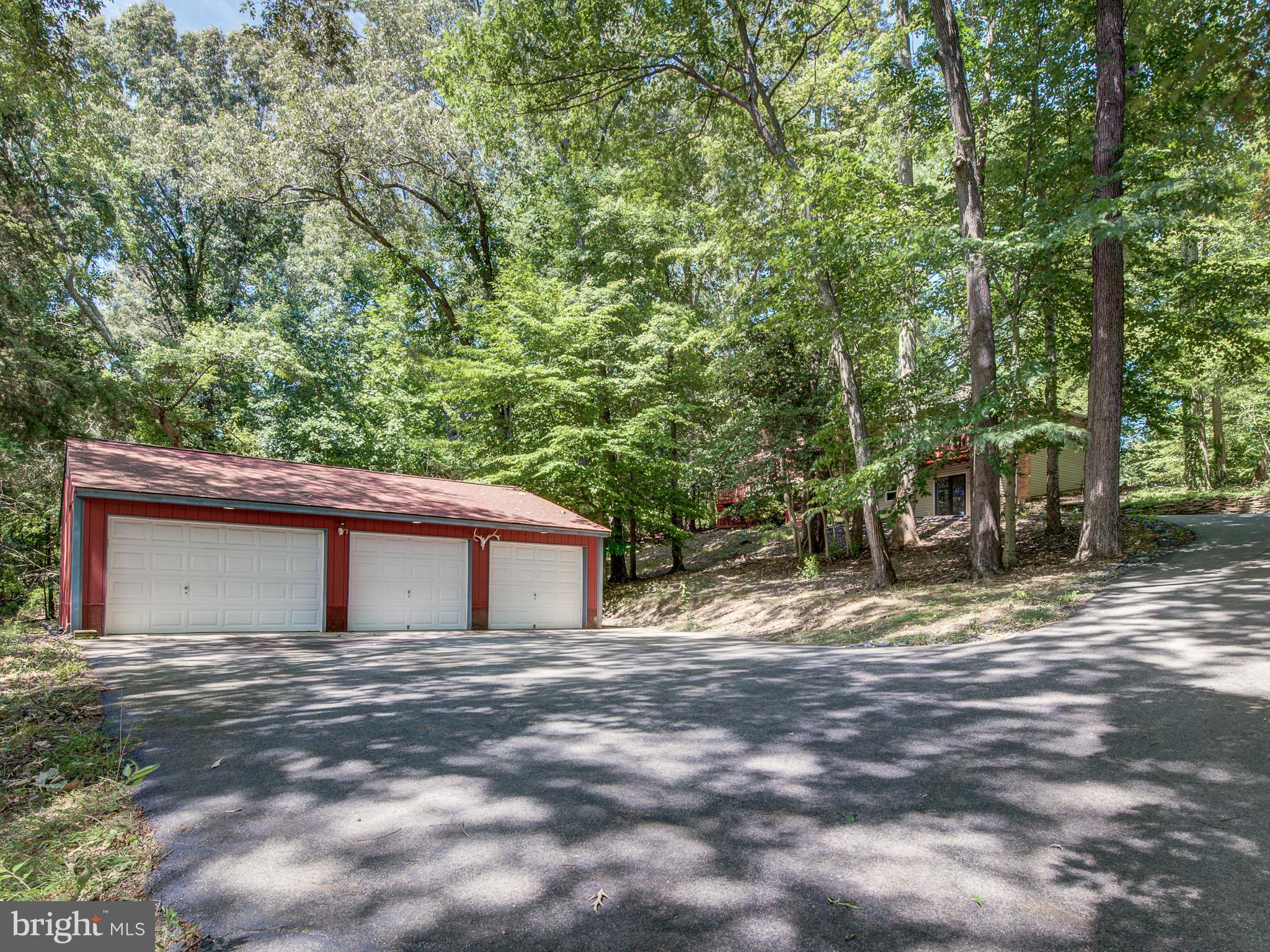 HOLLAND CLIFF SHORES - Residential