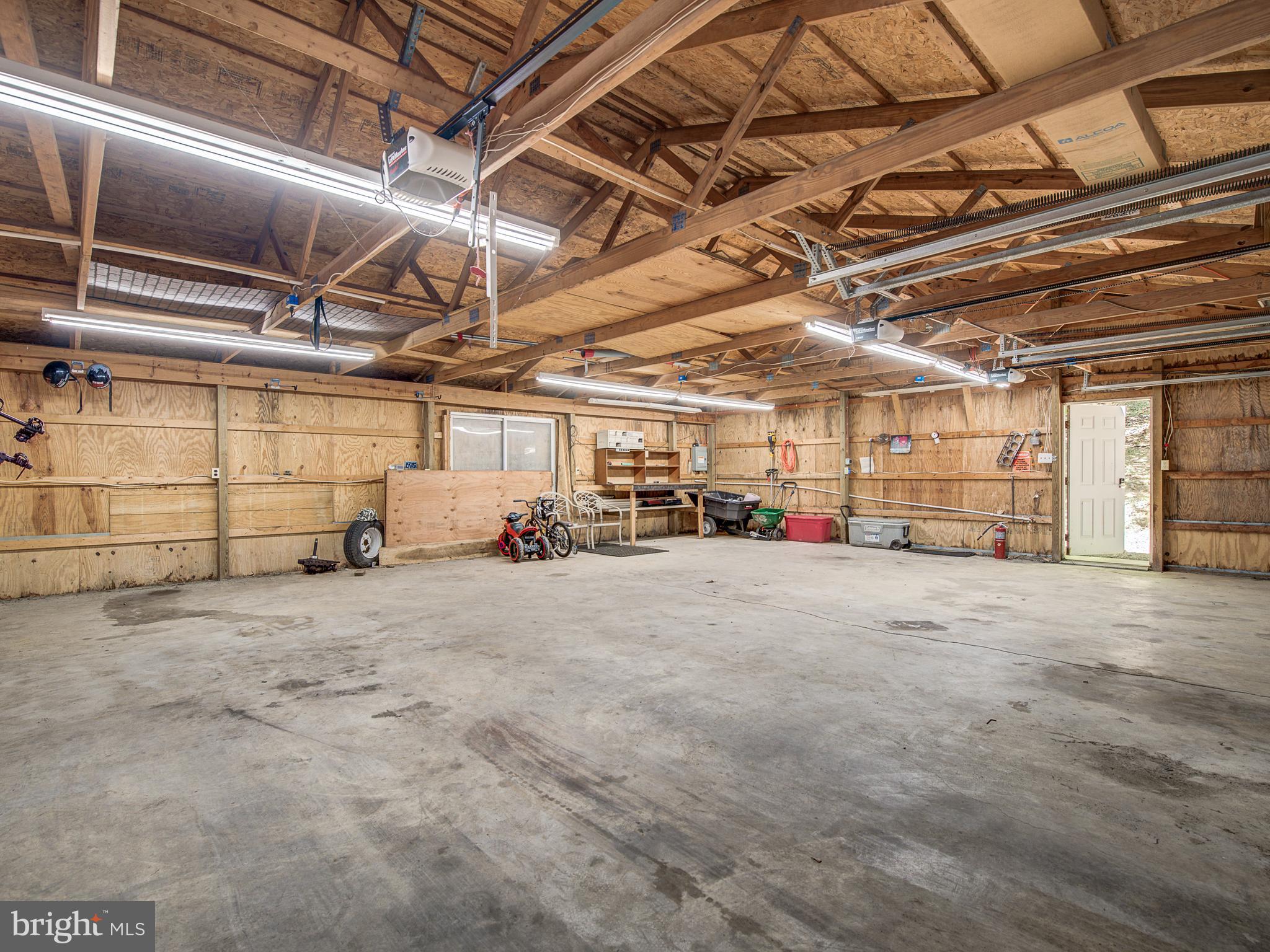 HOLLAND CLIFF SHORES - Residential