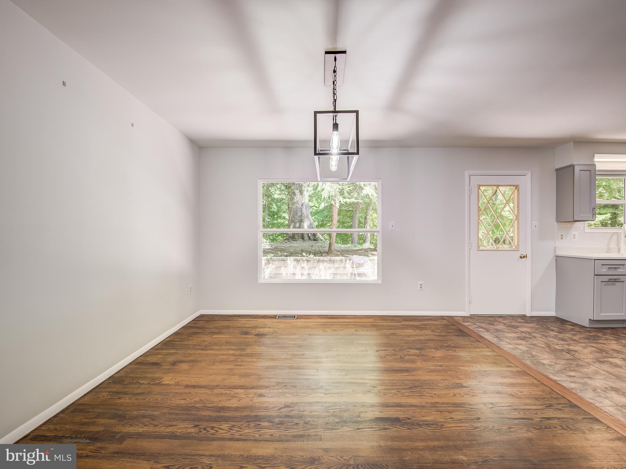 HOLLAND CLIFF SHORES - Residential