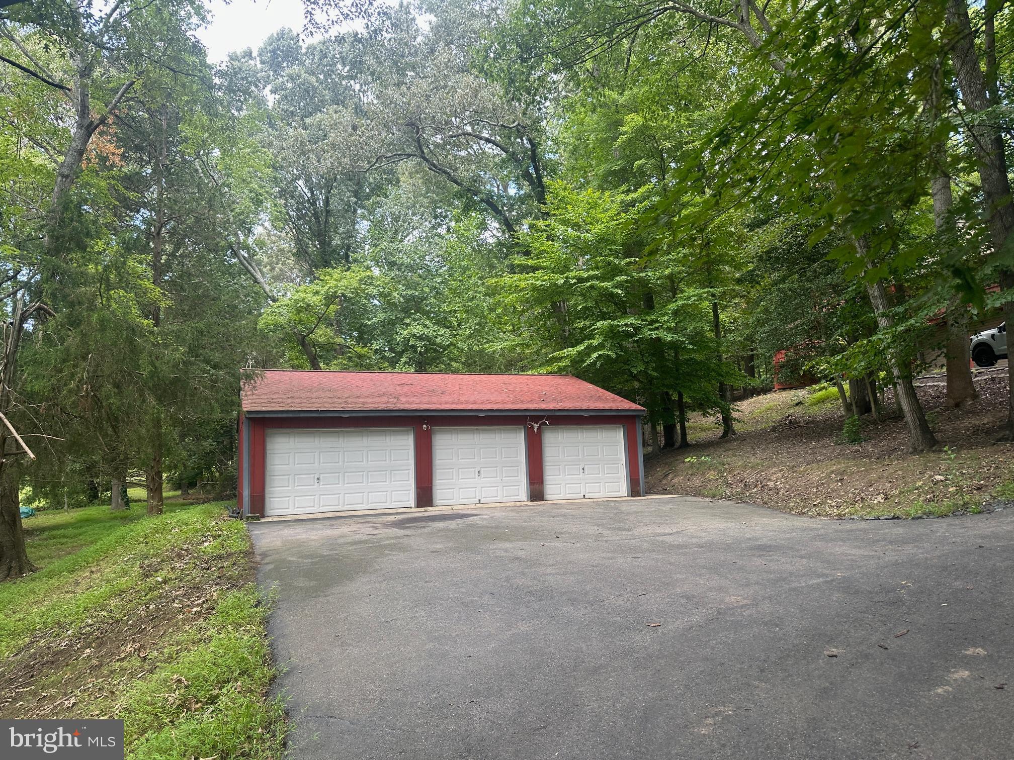 HOLLAND CLIFF SHORES - Residential