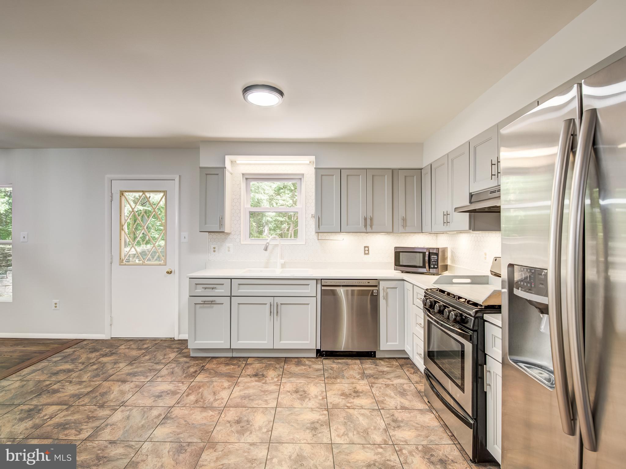 HOLLAND CLIFF SHORES - Residential