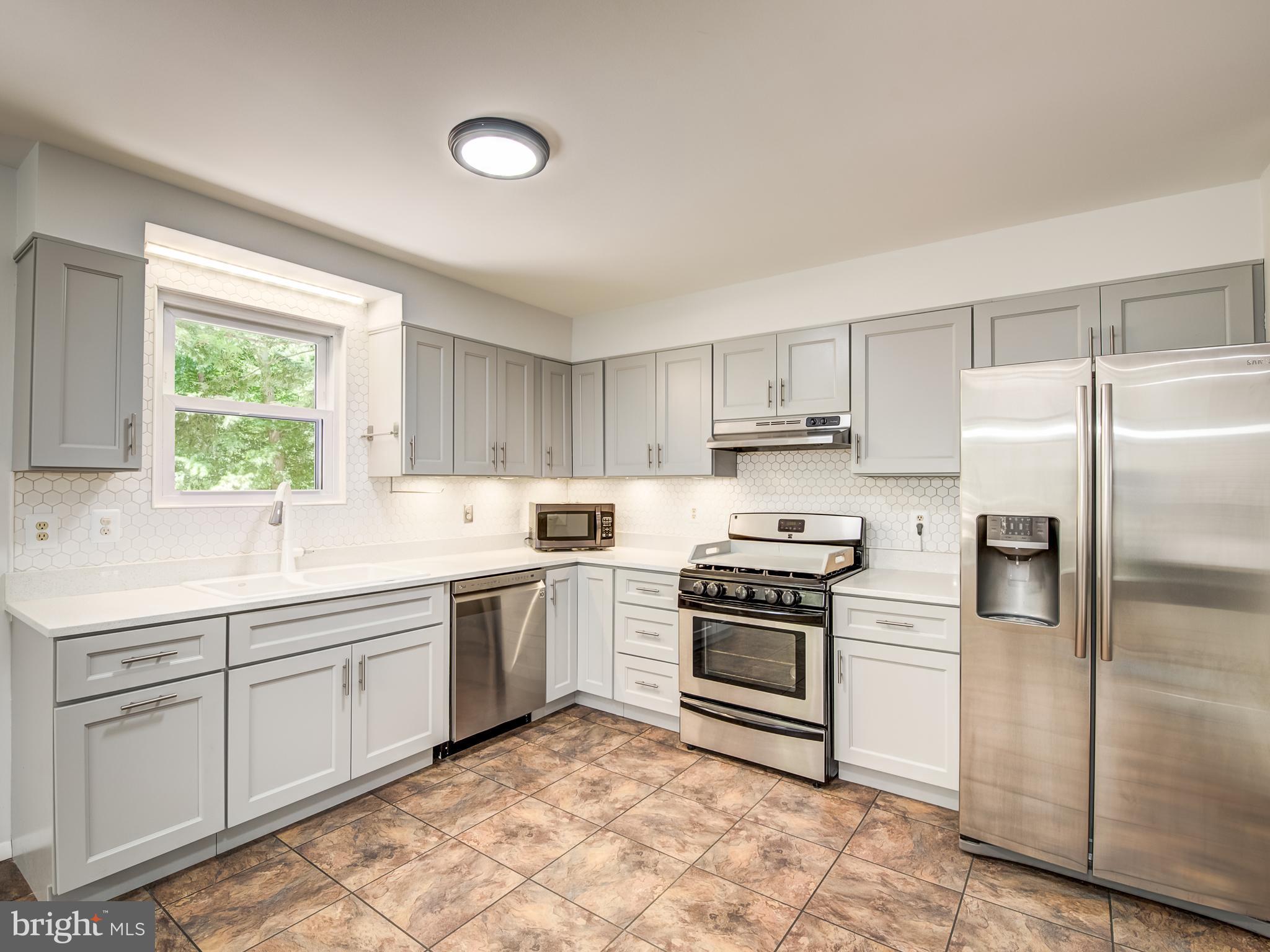 HOLLAND CLIFF SHORES - Residential