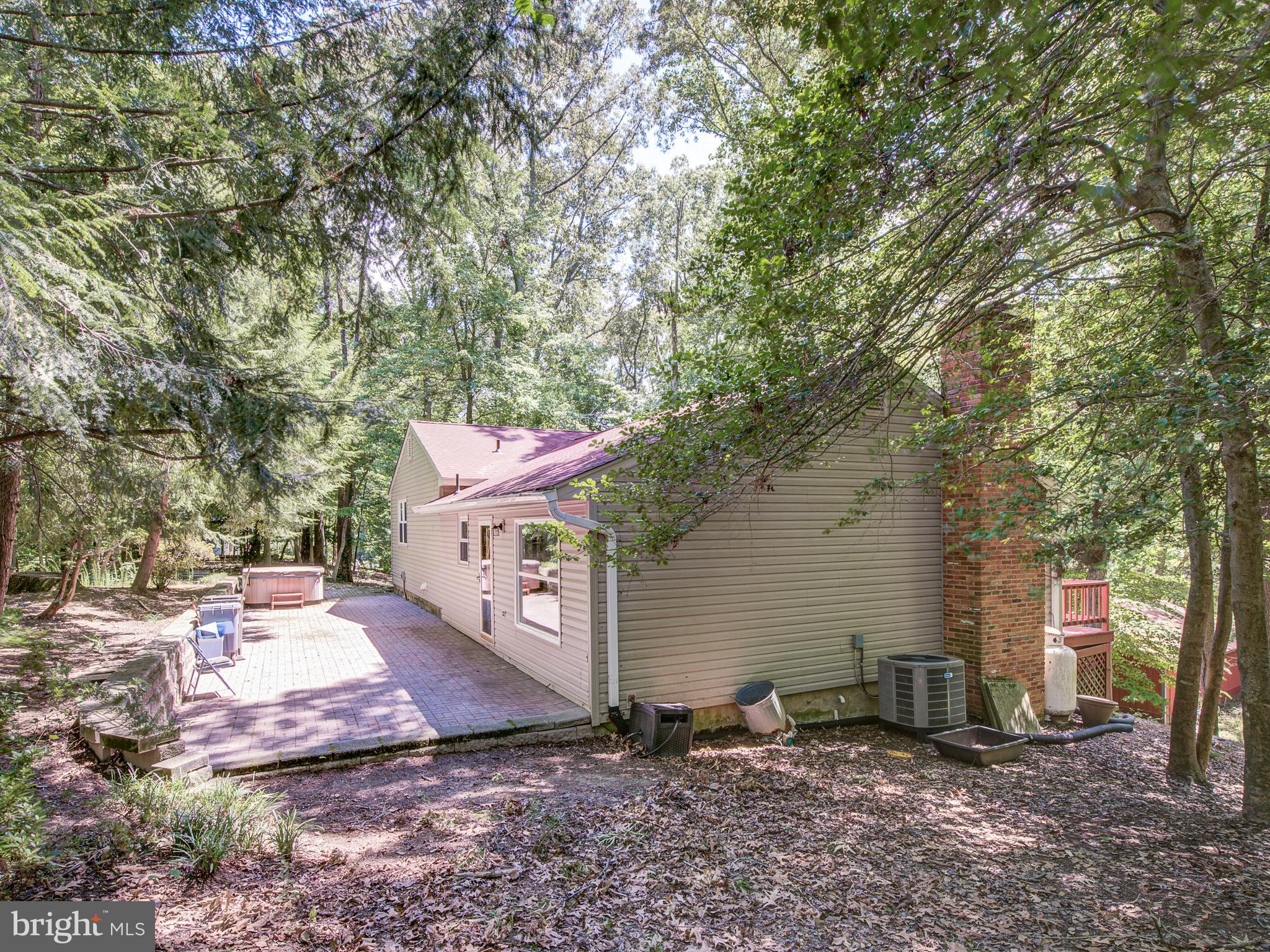 HOLLAND CLIFF SHORES - Residential