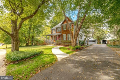 Photo of 3211 MCCOMAS AVE, KENSINGTON, MD 20895 (MLS # MDMC2108304) Photo of 3211 MCCOMAS AVE, KENSINGTON, MD 20895 (MLS # MDMC2108304)