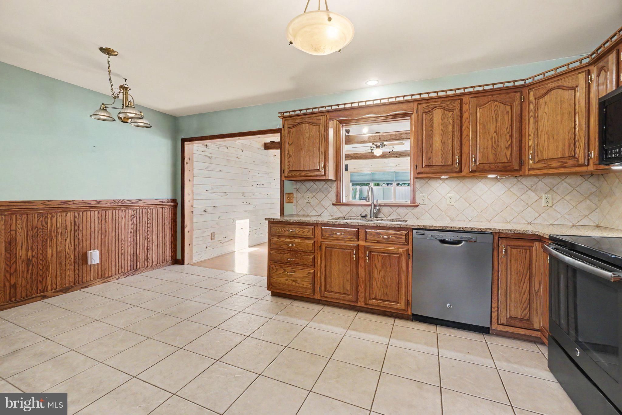 1612 GREENWOOD DRIVE