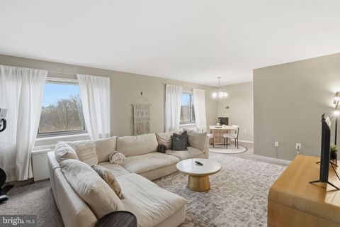 Photo of 1300 S Arlington Ridge Road #204, ARLINGTON, VA 22202 (MLS # VAAR2067808)