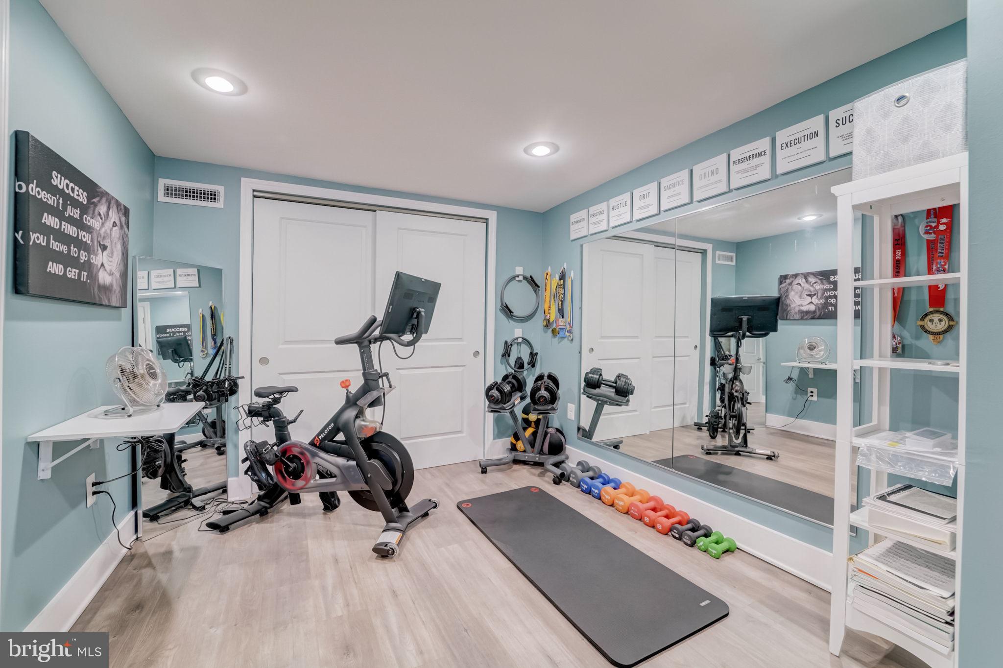 KNOLLWOOD - Residential