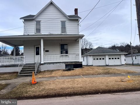 Homes For Sale - 219 Large Street<br/> Somerset County, MEYERSDALE, PA 15552