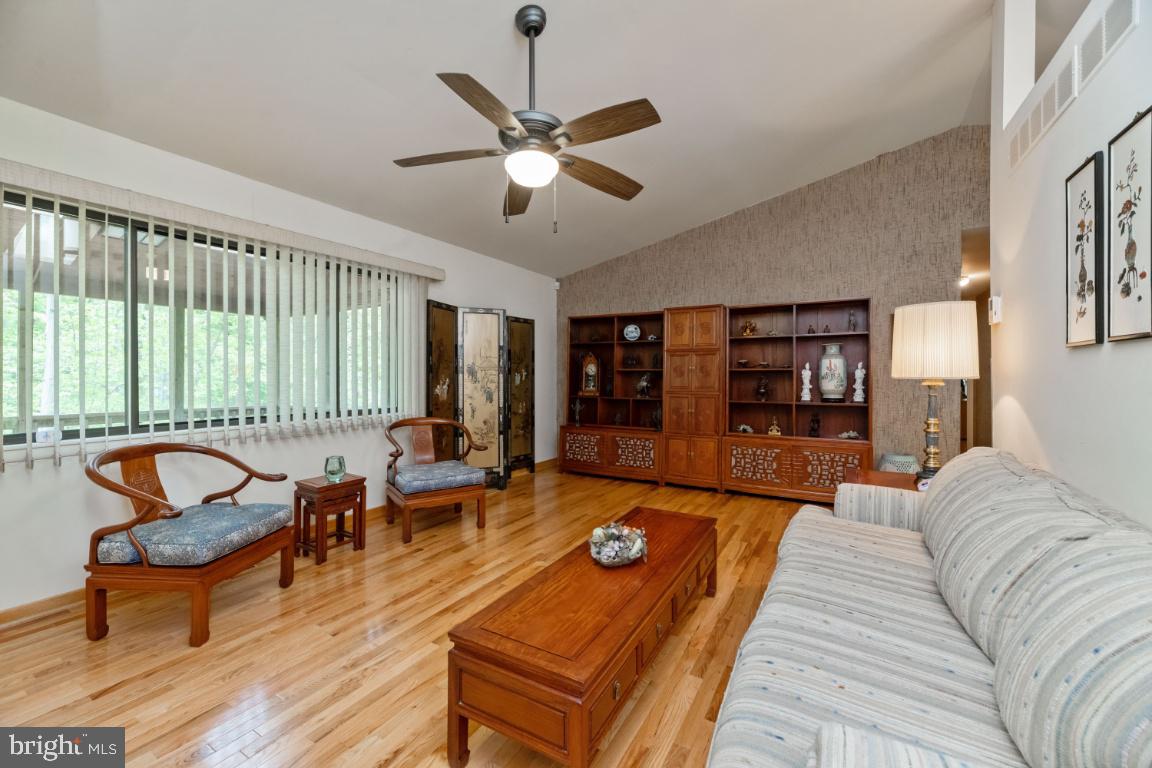 CLEMENS CROSSING - Residential