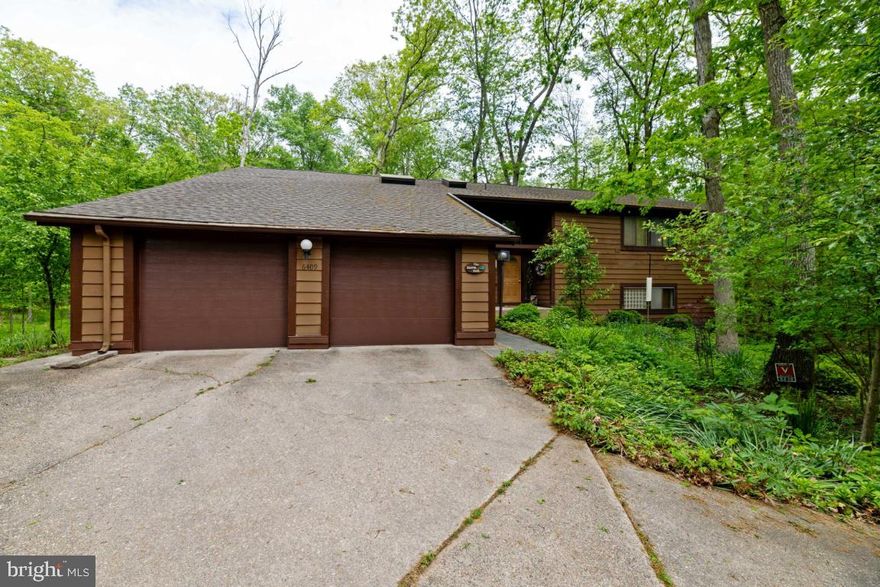 A WELL MAINTAINED CONTEMPORARY SPLIT LEVEL HOME NESTLED IN THE WOODS OFFERS UNIQUE PRIVACY IN THE SOUGHT AFTER CLEMENS CROSSING COMMUNITY.    THE HOME OFFERS AN OPEN FLOOR PLAN AS WELL AS TRADITIONAL LARGE DINING AND LIVING ROOM SPACE.  THE SCREENED IN PORCH IS EXPANSIVE AND OFFERS ADDITIONAL ENTERTAINMENT SPACE RIGHT OFF THE DINING AND LIVING ROOM, AND IS VERY PRIVATE.   MASTER BEDROOM IS EXTRA LARGE WITH WALK IN CLOSET AND MASTER BATH.  EVERY BEDROOM HAS EXTRA SQUARE FOOTAGE FOR LARGE BEDROOMS.  LAUNDRY IS ON THE MAIN LEVEL WITH A VERY LARGE PANTRY/STORAGE.  THE LOWER LEVEL FEATURES A LARGE SPACE WITH A SLIDER THAT BRINGS LOTS OF LIGHT INTO THE SPACE, RETRO BAR FOR ENTERTAINING.  TWO ADDITIONAL BEDROOMS AND ANOTHER FULL BATH AS WELL.  LOWER LEVEL FIREPLACE IS FOR AESTHETICS ONLY.  HIGH WALKABILITY FACTOR.  CENTRALLY LOCATED TO ALL THE COLUMBIA PARKS, TRAILS, RECREATION FACILITIES,  WALKING AND BIKING TRAILS,  SHOPS AND RESTAURANTS.   EASY ACCESS TO RT29/32/100/95/295.  BEST COMMUTER LOCATION.