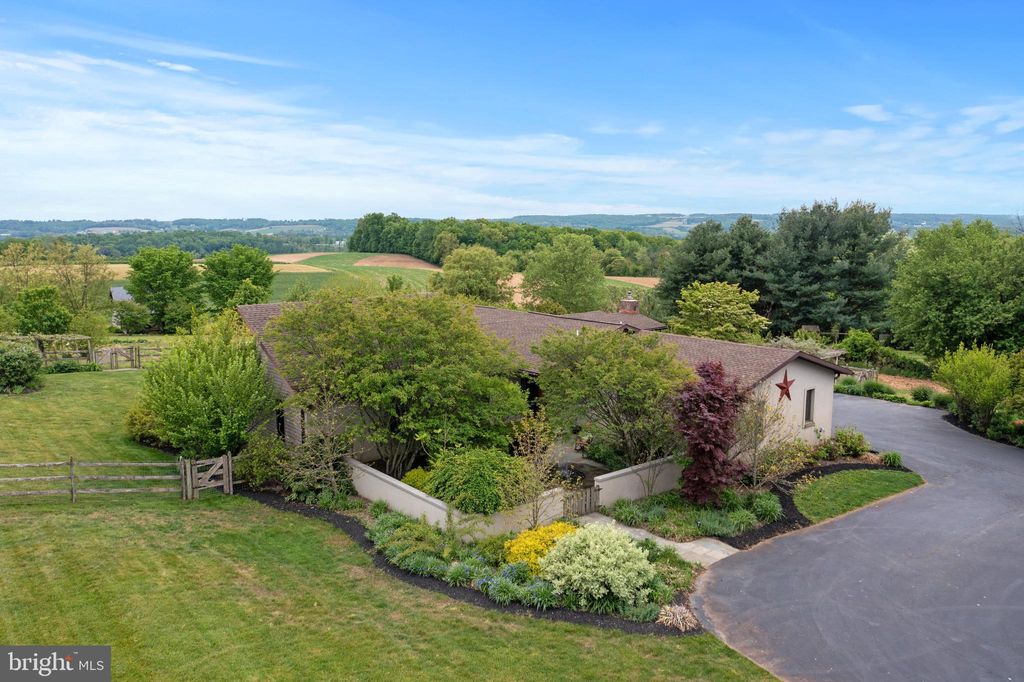 Photo of 1993 WHITE OAK RD, STRASBURG, PA 17579 (MLS # PALA2034466)