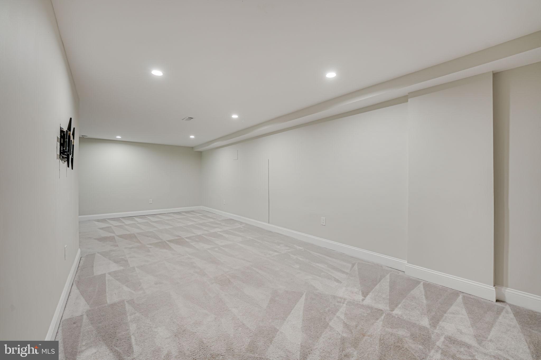 STRATFORD ON THE POTOMAC - Residential Lease