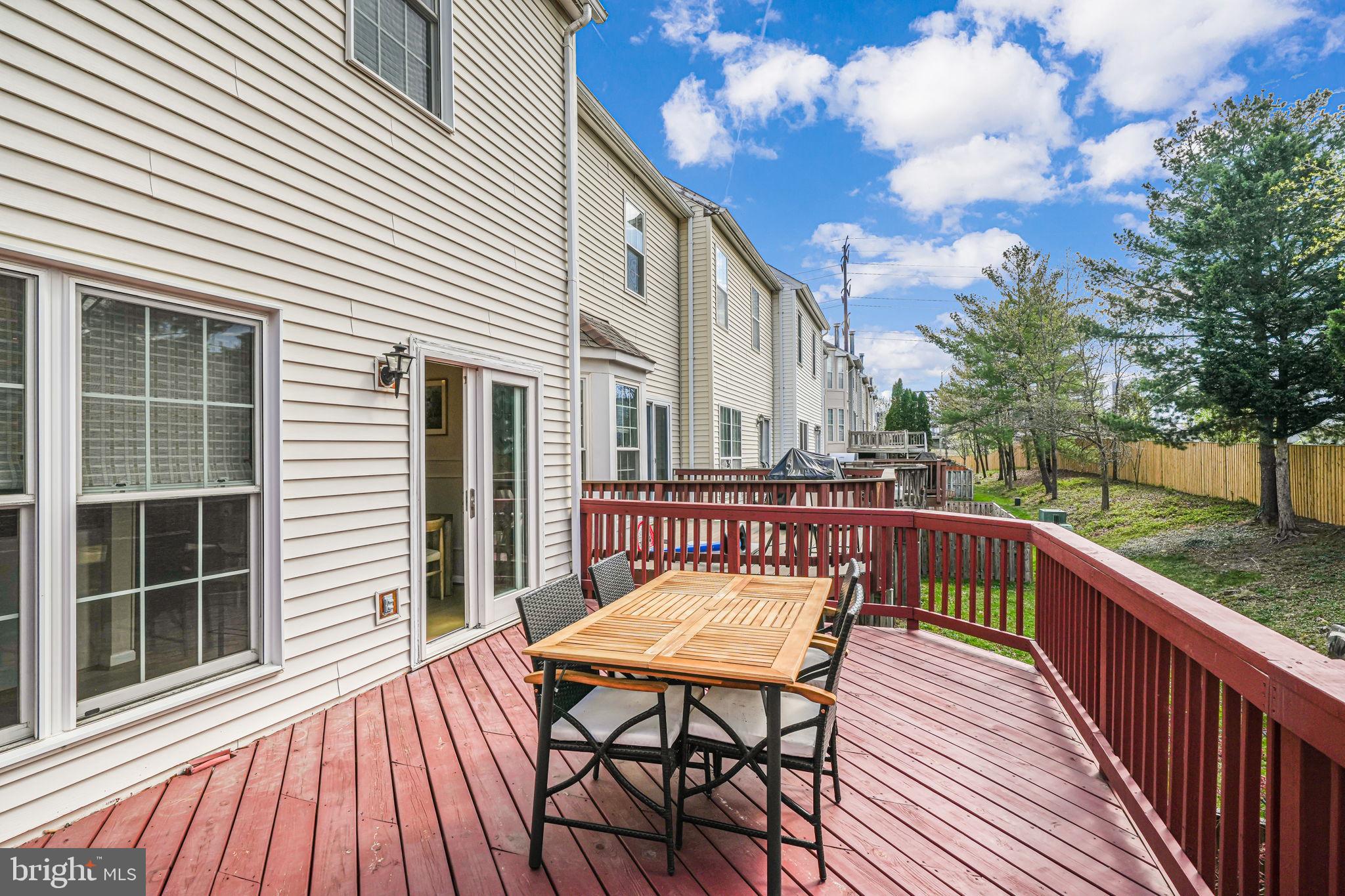 FAIR LAKES - Residential