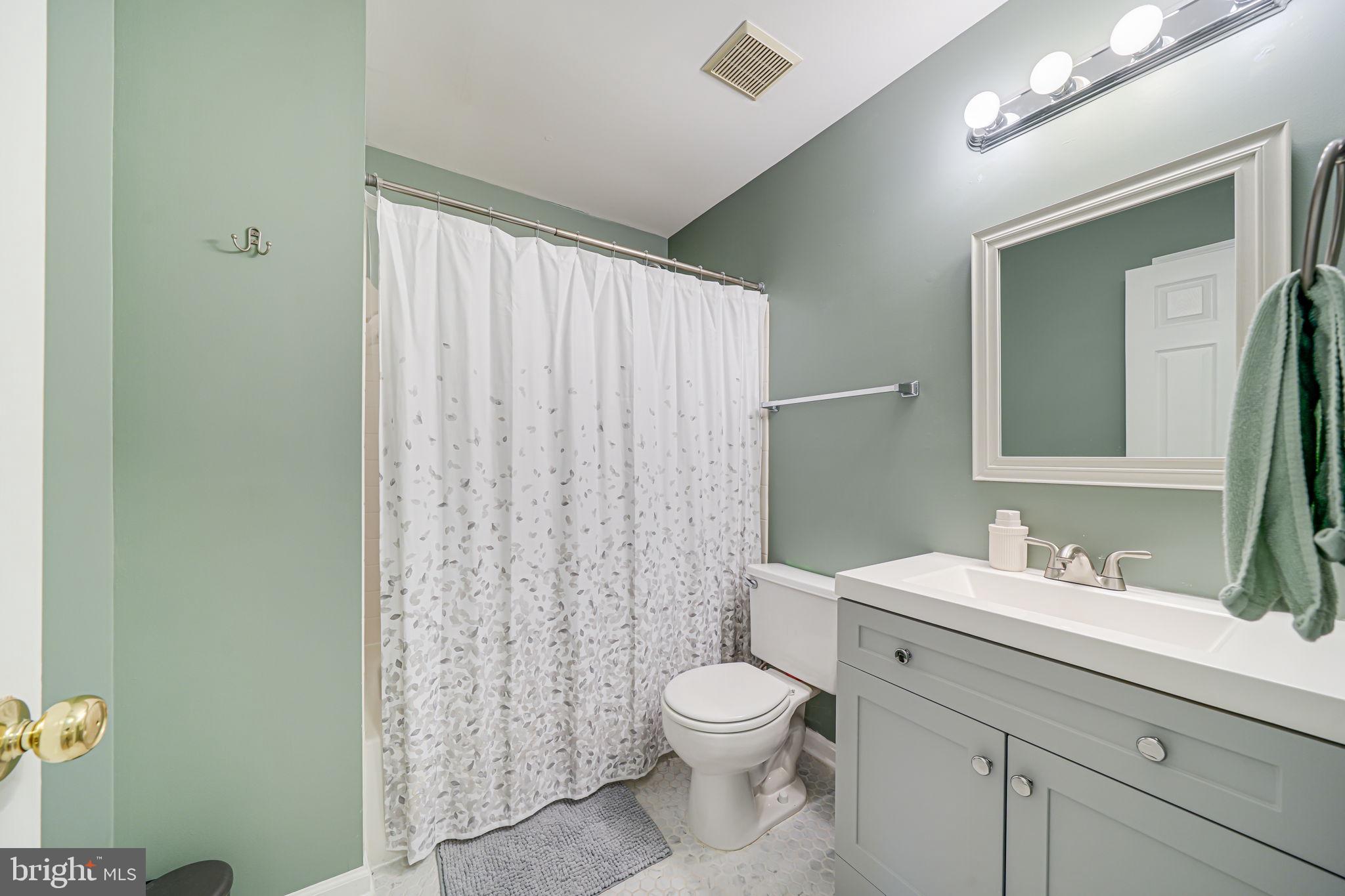 FAIR LAKES - Residential