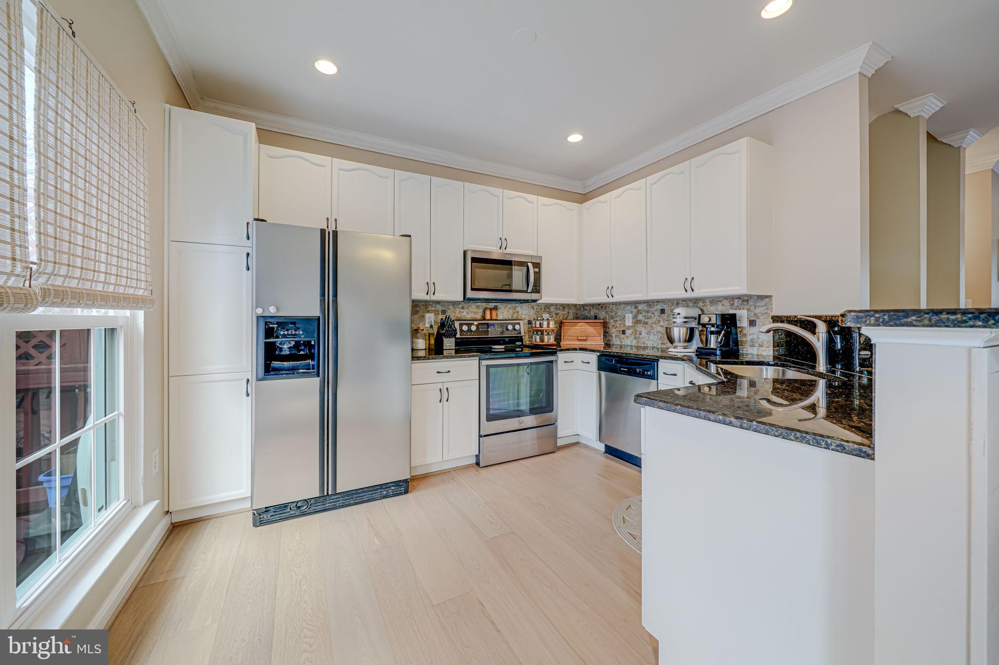 FAIR LAKES - Residential